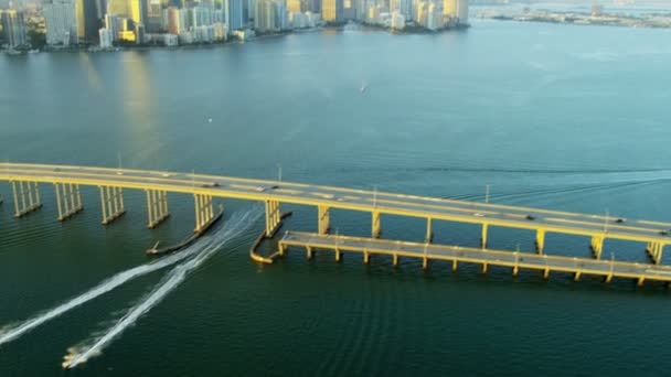 Luchtfoto van brug in miami, florida — Stockvideo