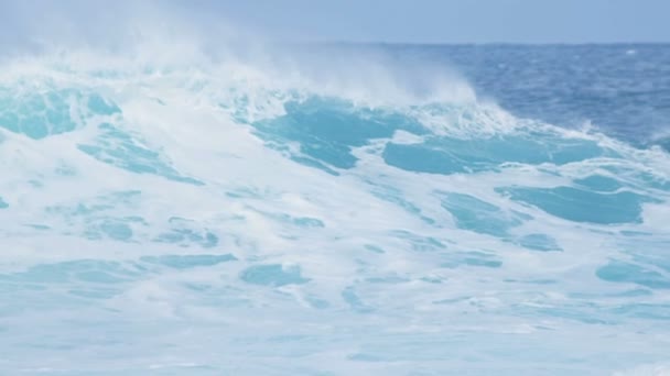 Большие морские волны — стоковое видео
