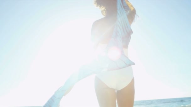 Hispanic Girl Swimsuit Sarong Outdoors Beach — Stock Video