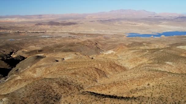 Vista aérea del embalse del desierto del lago Mead — Vídeos de Stock