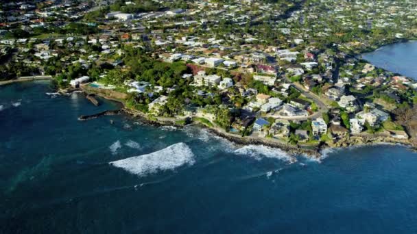 Luchtfoto van kust luxehuizen, Hawaii — Stockvideo