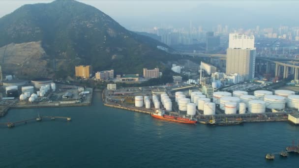 Вид с воздуха на терминал хранения нефти в Гонконге — стоковое видео