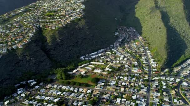 Вид с воздуха на вулканическую лавовую скалу, Гавайи — стоковое видео