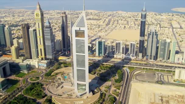 Emirates Towers en el centro de Dubai — Vídeos de Stock