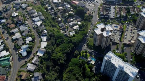 Letecký pohled na město předměstí, Honolulu, Hawaii — Stock video