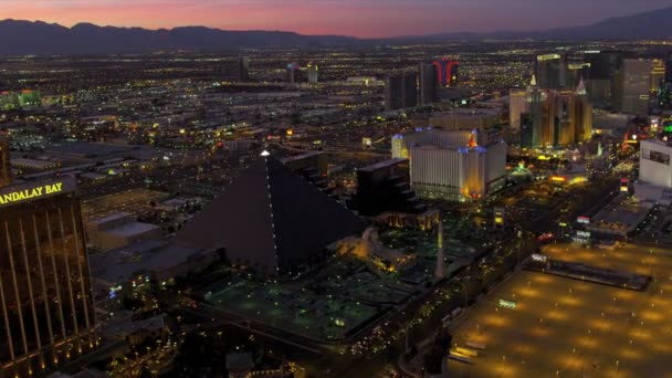 Aerial dusk view Las Vegas Strip — Stock Video