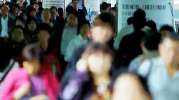 City streets full of Asian commuters — Stock Video