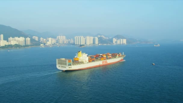 Vista aérea del barco de contenedores oceánicos Hong Kong — Vídeos de Stock