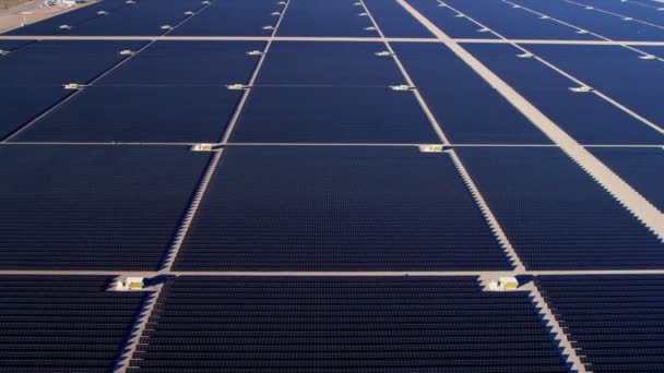 Vue aérienne Panneaux solaires produisant de l'énergie — Video