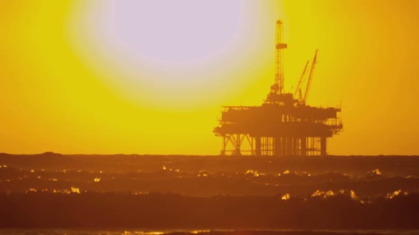 Oil platform in the sea at sunset — Stock Video