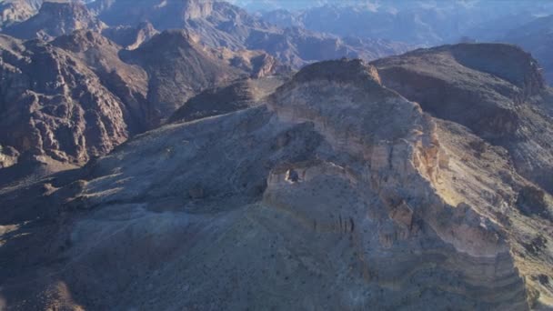 Bergachtige rood rots terrein in de buurt van Las Vegas — Stockvideo