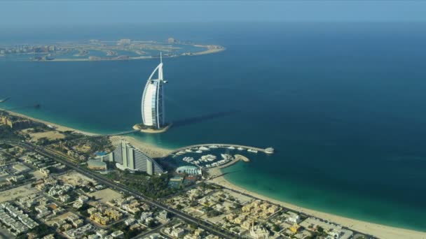 Flygfoto burj al arab, jumeirah beach hotel dubai — Stockvideo