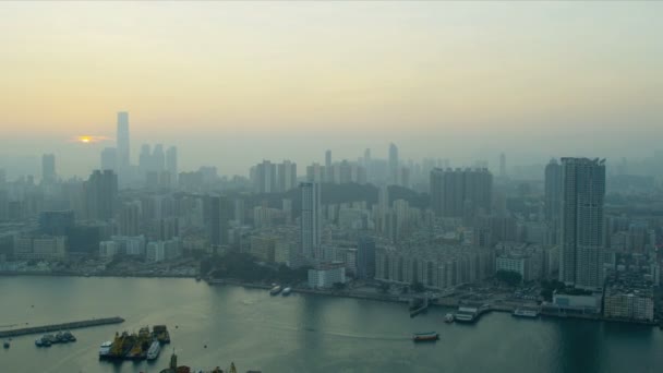 Vista aérea al atardecer de Kowloon, Kowloon Bay — Vídeos de Stock