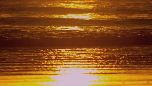 Sonnenuntergang über dem Meer — Stockvideo