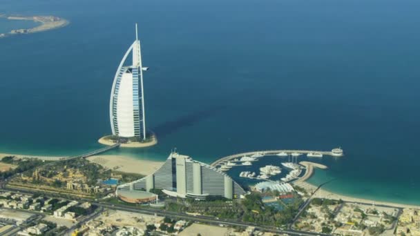 Vista aérea Burj Al Arab, Jumeirah Beach Hotel Dubai — Vídeo de stock