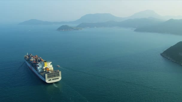 Vista aérea del barco de contenedores oceánicos Isla de Hong Kong — Vídeos de Stock