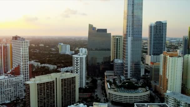 Vue aérienne à travers la baie de Biscayne vers Miami — Video