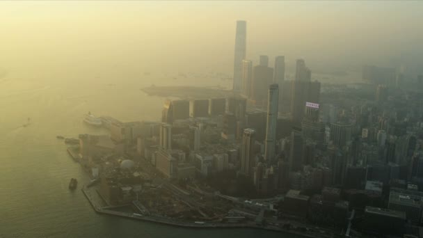 Kowloon en Victoria Harbour in Hong Kong — Stockvideo