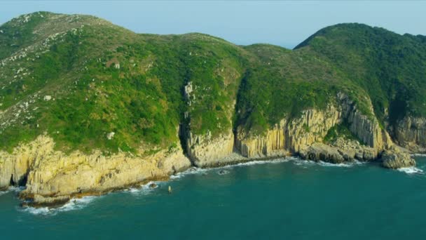 Widok z lotu ptaka chropowaty wysp przybrzeżnych nr hong kong — Wideo stockowe