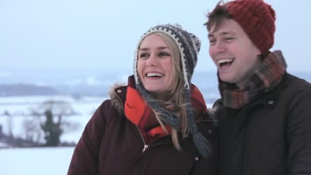 Pareja en paseo de invierno — Vídeos de Stock