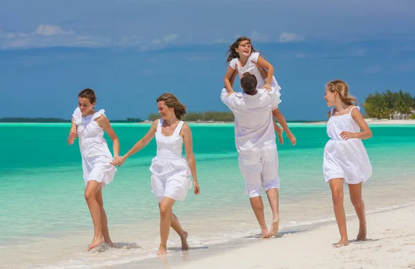 Caucasian Parents Daughters Happy Together Casual White Clothing Beach Island — kuvapankkivalokuva