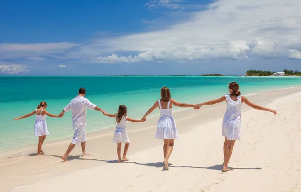 Young Caucasian Parents Children Having Fun Beach Vacation Together Tropical – stockfoto