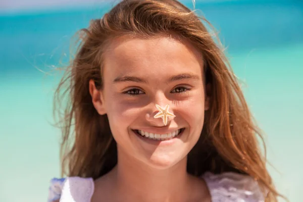 Portrait Happy Young Caucasian Girl White Clothing Starfish Her Nose — Stock Photo, Image