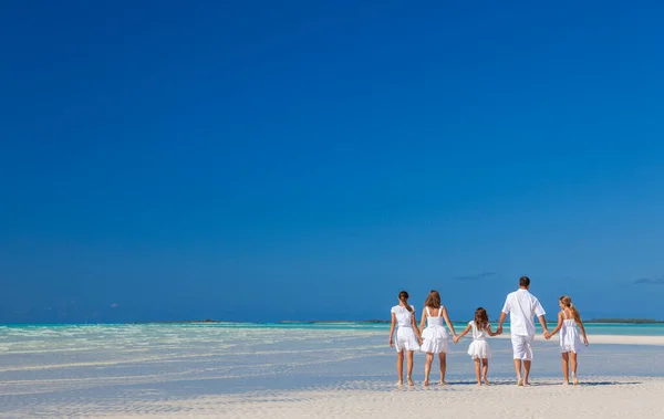 Happy Healthy Caucasian Family Wearing White Casual Clothing Together Walking — Photo