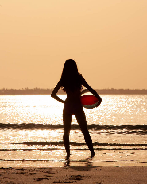 Young Asian Female Silhouette Standing Shoreline Holding Beach Ball Looking Royalty Free Stock Photos