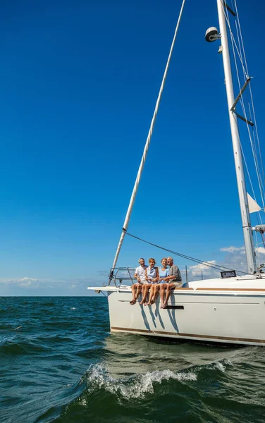 Groupe Amitié Américain Senior Relaxant Sur Yacht Luxe Naviguant Sur — Photo