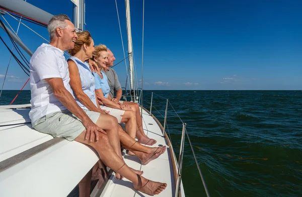 Retired American Friends Happy Together Summer Vacation Enjoying Carefree Travels — Stock Photo, Image