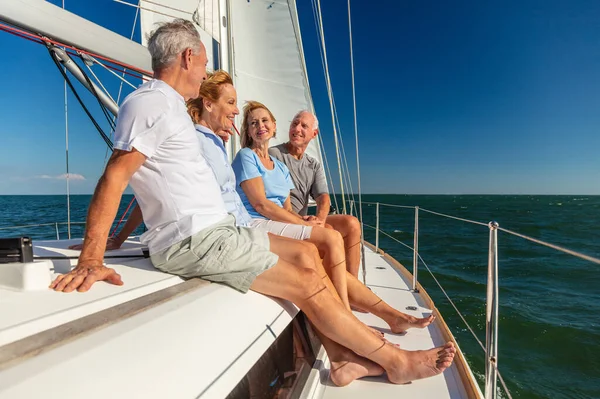 Happy Group American Seniors Living Healthy Relaxed Lifestyle Retirement Sailing — Stock Photo, Image
