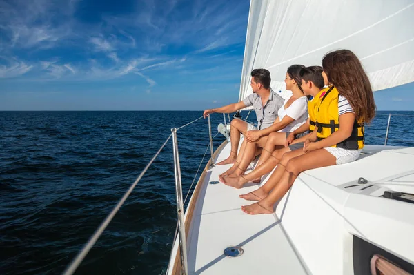 Adventurous Young Latin American Family Children Lifejackets Travelling Ocean Relaxing — Stock Photo, Image