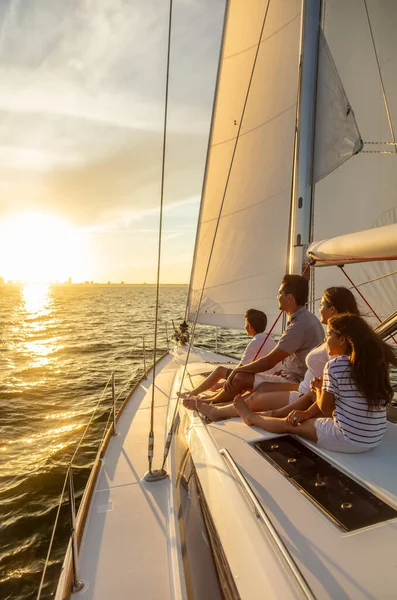 Healthy Young Hispanic Family Casual Clothing Enjoying Ocean Sunset Luxury — Stock Photo, Image