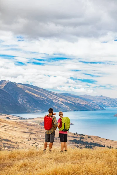 Jezioro Wakatipu Queenstown Nowa Zelandia Młoda Podróż Kaukaski Mężczyzna Kobieta — Zdjęcie stockowe
