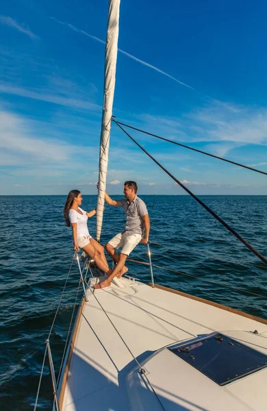 Successful Latin American Couple Enjoying Leisure Time Together Sailing Ocean — Stock Photo, Image
