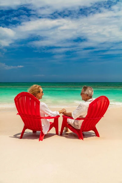 Ältere Kaukasisch Amerikanische Paar Entspannen Ruhestand Genießen Romantischen Strandurlaub Auf — Stockfoto