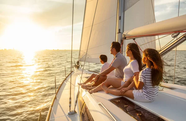 Sailing Sunset Hispanic Mom Dad Children Luxury Yacht Enjoying Carefree 免版税图库照片