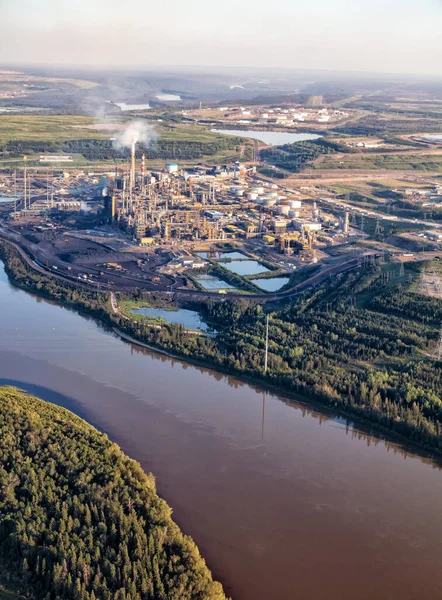 Aerial View Large Petrochemical Oil Refinery Athabasca River Oilsands Mining — Stock Photo, Image