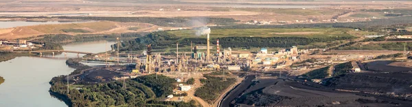 Aerial Panoramic View Oil Refinery Build Athabasca River Close Oilsands — Stock Fotó