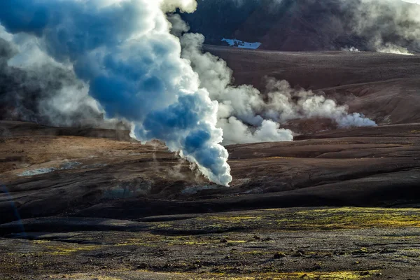 Légi Kilátás Természetes Gőz Emelkedik Nyílt Vulkanikus Repedések Landmannalaugar Nemzeti — Stock Fotó