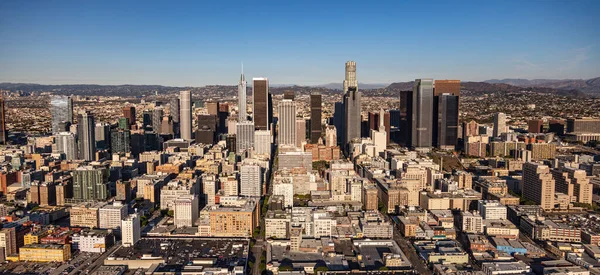 洛杉矶城市摩天大楼的空中全景现代市中心建筑是加州美国著名的旅游和旅游胜地 — 图库照片