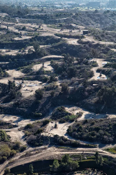 ロサンゼルス シグナルヒルズ イングルウッド油田パンプジャックの空中展望 Southern California Usa — ストック写真