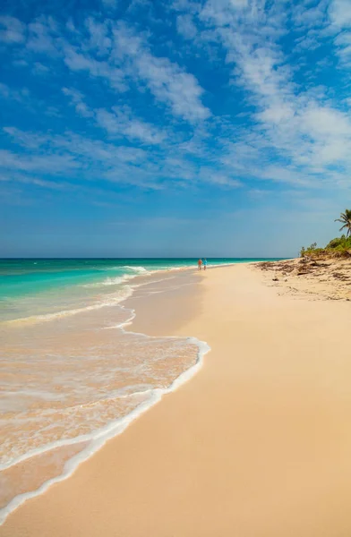 Tropiska Havsvågor Paradisön Med Vit Sandstrand Avlägsna Turistmål För Romantisk — Stockfoto