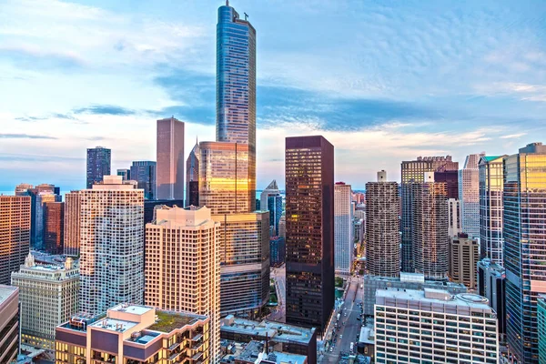 Vue Aérienne Chicago Des Gratte Ciel Imposants Coucher Soleil Reflétée — Photo