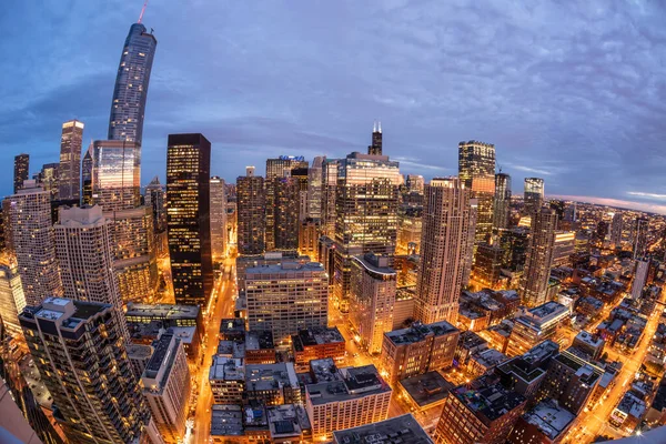 Luchtfoto Groothoek Schemering Uitzicht Verlichte Chicago Skyline Stad Wolkenkrabbers Commerciële — Stockfoto