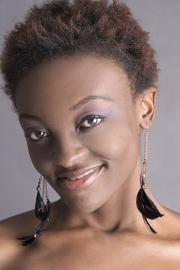 oldukça genç bir Afrikalı-Amerikalı kadın