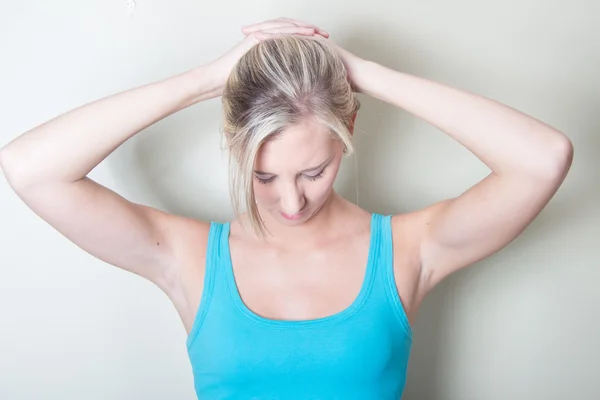 Female patient doing neck forward presure exercis — Stock Photo, Image