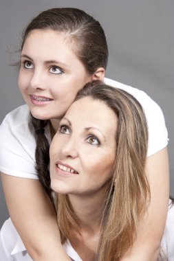 tatlı, güzel anne ve genç kızı