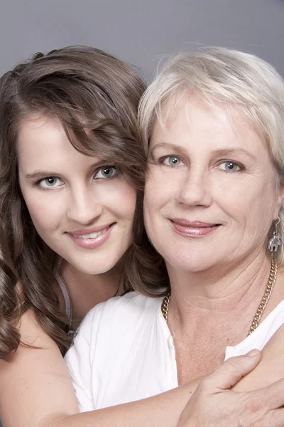 Detailní záběr na matku a její krásnou dceru — Stock fotografie